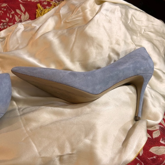 Baby blue suede pumps from M Gémi.  Never worn outside my apartment.  Fabulous! - Picture 7 of 9